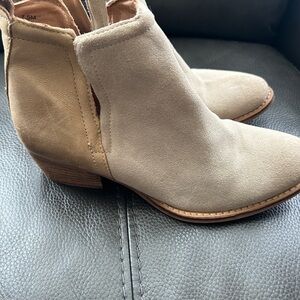 Women's Tan Suede Boots 7.5